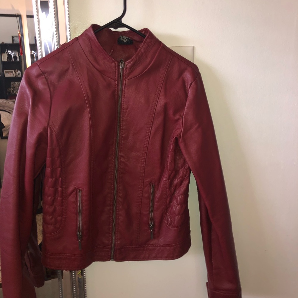Burgundy leather jacket - Size Medium